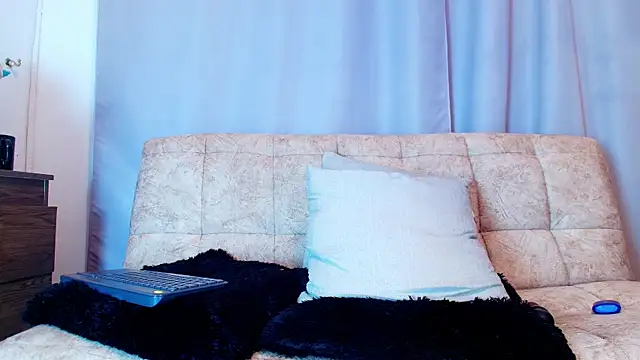 jade_brunnette