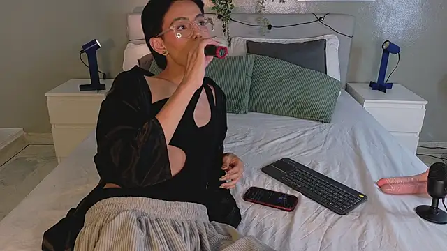 nickifox__ - Nickifox__'s free webcam - UK Sex Cams