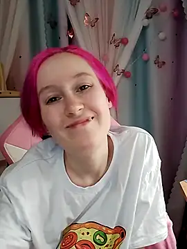 Fuzzy_Unicorn live cam screenshot female from Russia on CUM.show – Splashy Live Cam Performances