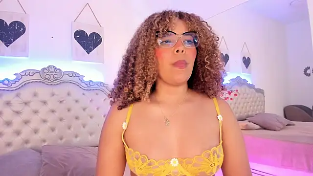 NiaColusi webcam stripchat model stream image