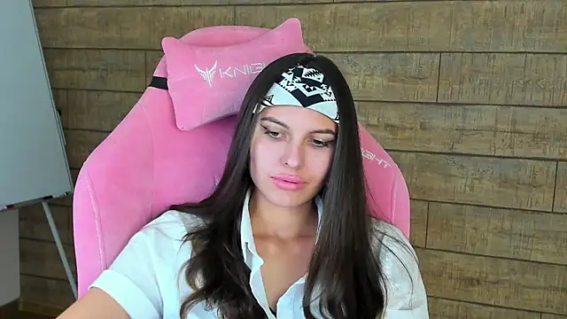 alisaversailles - AlisaVersailles's free webcam