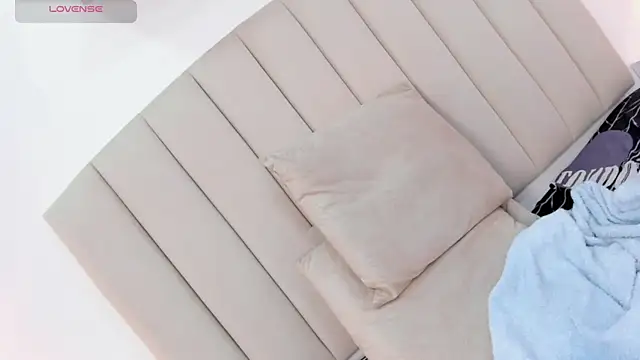 Mia_thompson_19