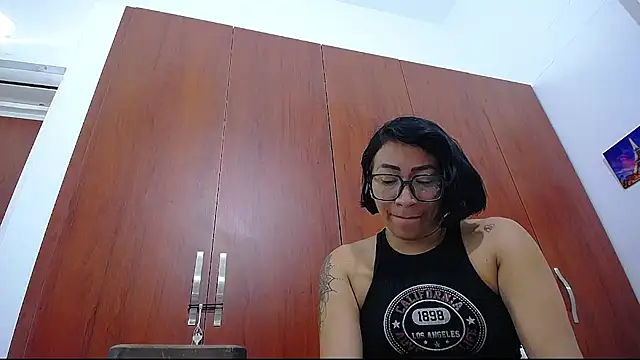 hornywife_