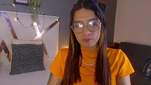 LauraaGomezz__