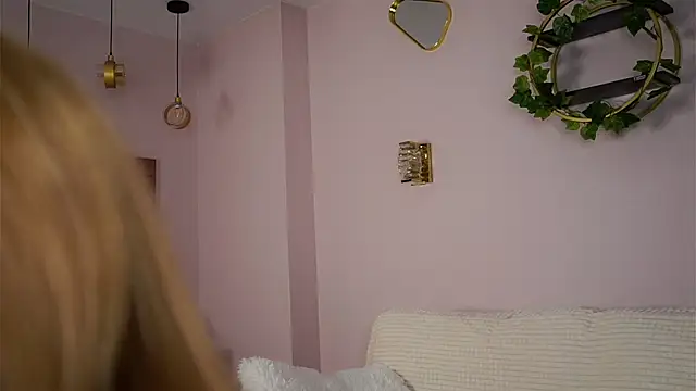 SunnivaCovil Live Webcam on Stripchat