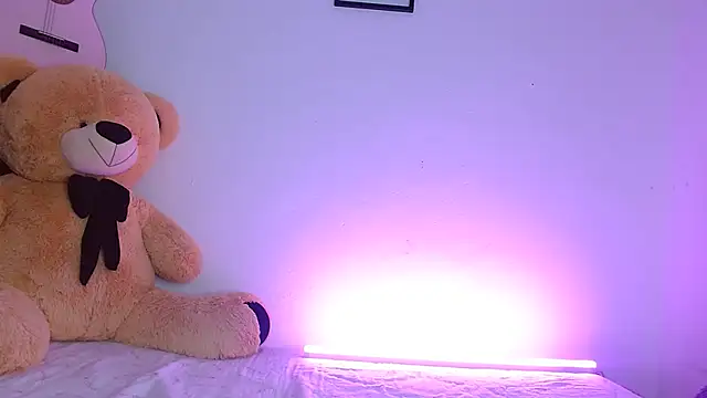 lovee_098 - Lovee_098's free webcam - UK Sex Cams