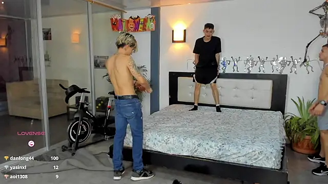 Voyeurism_guyss