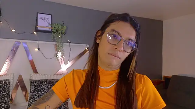 LauraaGomezz__
