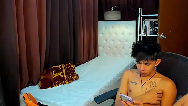  XloverXsiantwink chat room