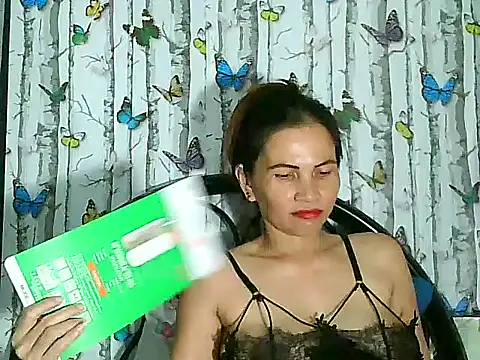 urwildestangelfire_19 - Urwildestangelfire_19's free webcam