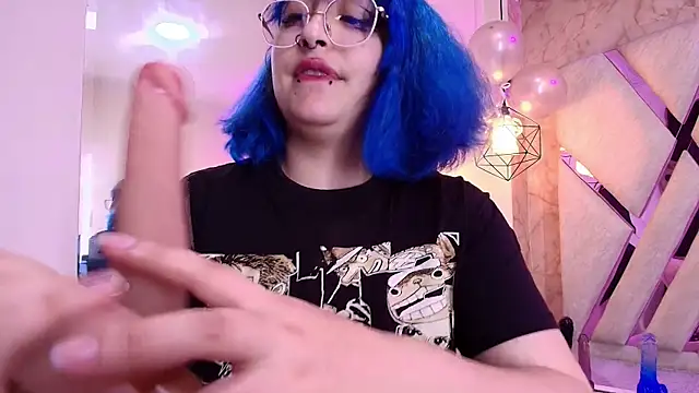 Lilith_curvy