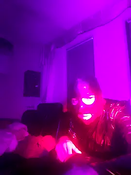 crystalbitchx - Crystalbitchx's free webcam