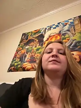 phatassblond - PhatAssBlond's free webcam