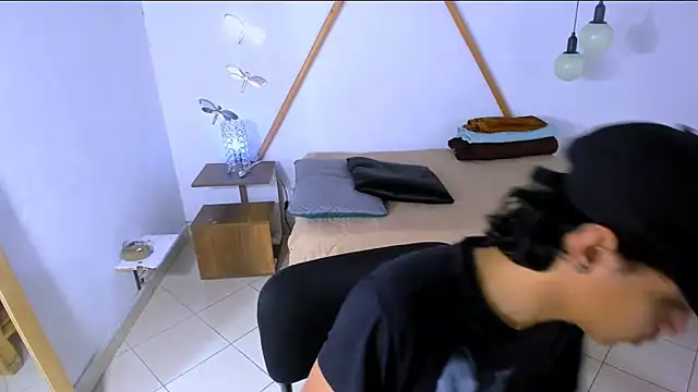 Brand_habes live cam screenshot male on CUM.show – Splashy Live Cam Performances