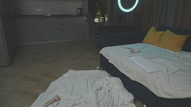 LessyLuiz webcam stripchat model stream image
