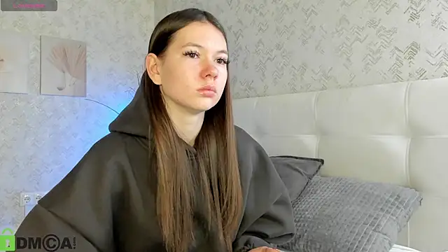Nicole_Charm