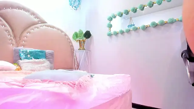 Miia_Thompsonn