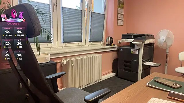 legsLONG chat room