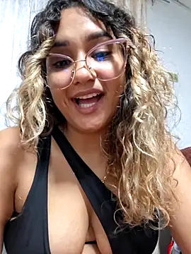 BrendaGirs Live Webcam on Stripchat