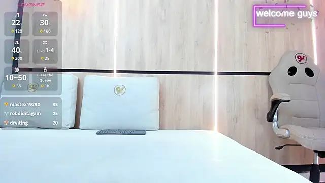 adela_chase