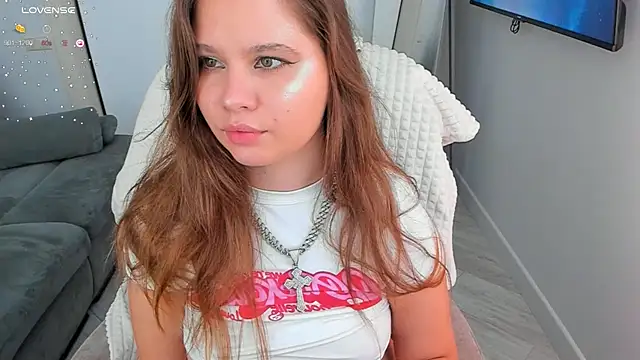 Eva_Cheeky