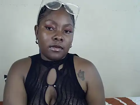 yolaqueen04 - Yolaqueen04's free webcam