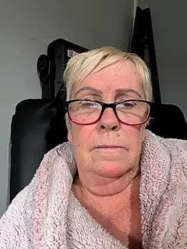 playful_milf_demi - Playful_MILF_Demi's free webcam - UK Sex Cams