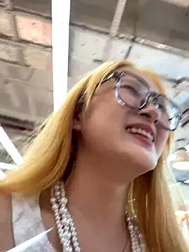 yuki_july (F young) - 户外逛超市 偷偷闪现小粉 🤪刺激