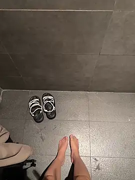 hamy88 (F teen) - Naked dildo cum at lobby cafe shop