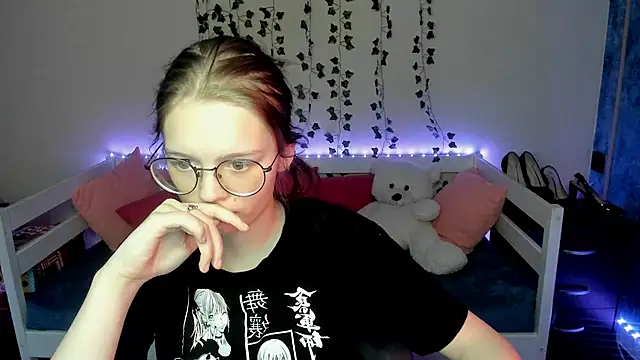 shy_elina01