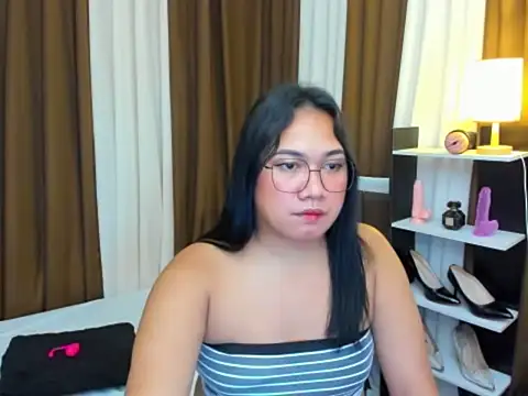 tsuncutkaren - TsUncutKaren's free webcam - UK Sex Cams