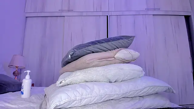 mia_hank