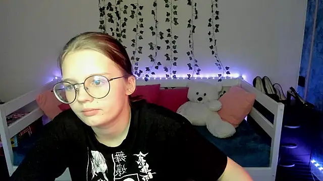 shy_elina01