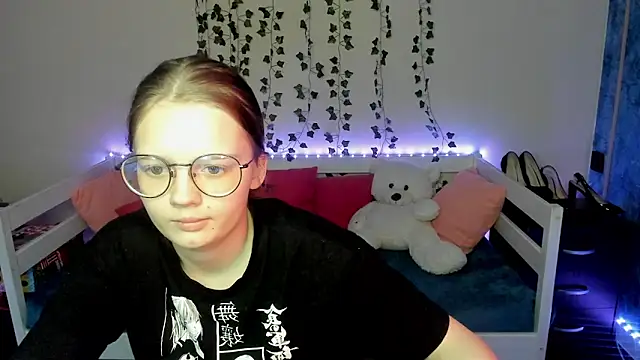shy_elina01
