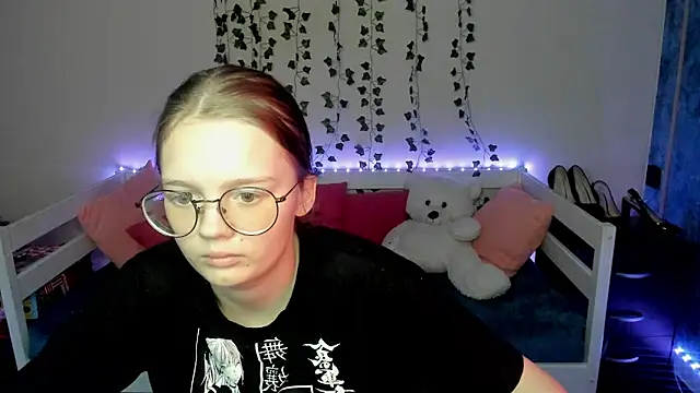 shy_elina01