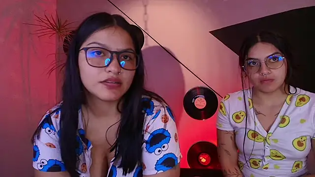 Lilith_and_Khloe