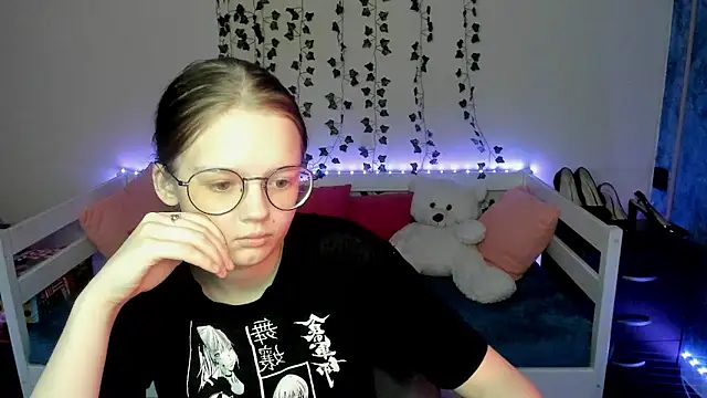 shy_elina01