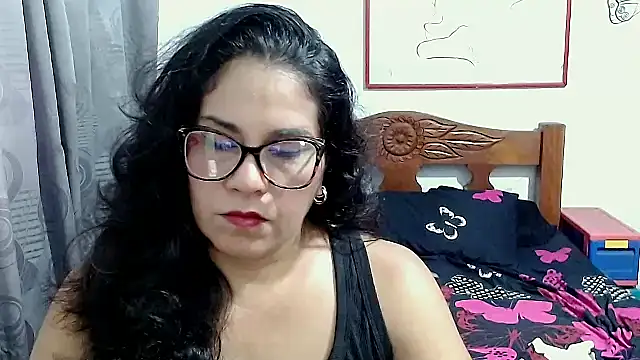 mistresskloe01 - Mistresskloe01's free webcam