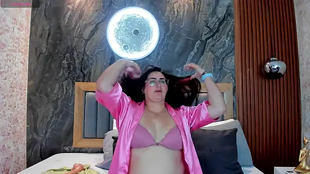 BellaPeers_