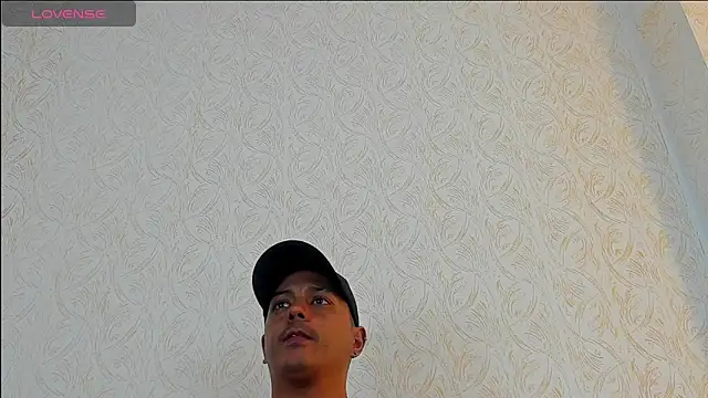 maximohall86 - MaximoHall86's free webcam