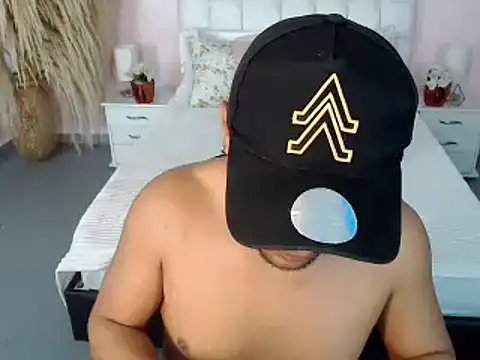 max_rivers (Ask my age) - Show your ass 🍑