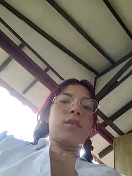 l0lita_sweet (F teen) - zoom ass+finger assin public