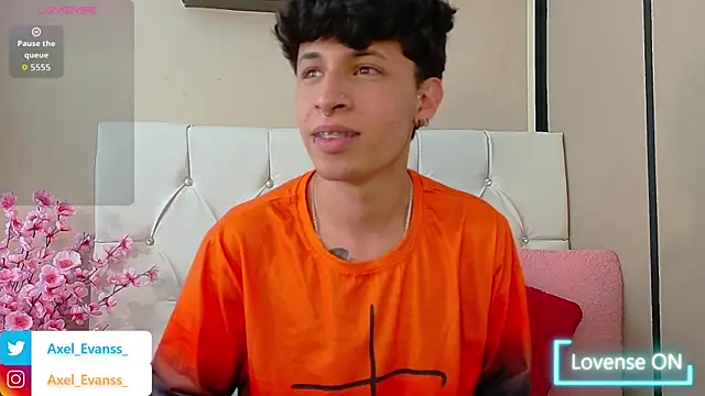 axel__evans (M twink) - soemone put oil in my ass
