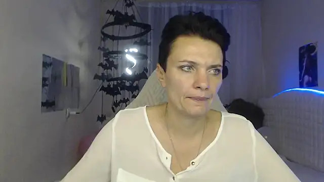 avasaturnian - AvaSaturnian's free webcam