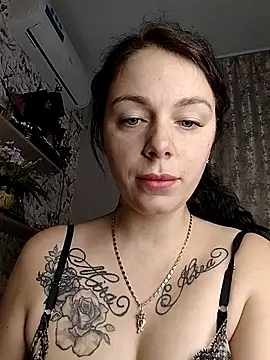  Lola_Hale chat room