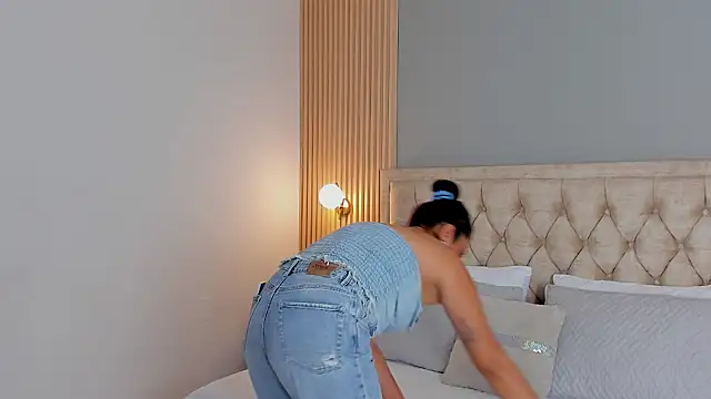 hera_goddesss (F milf) - put ice on my nipples