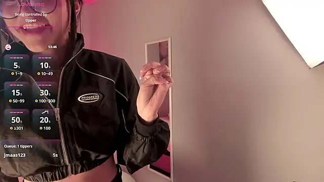 ela_petit (F teen) - show tits