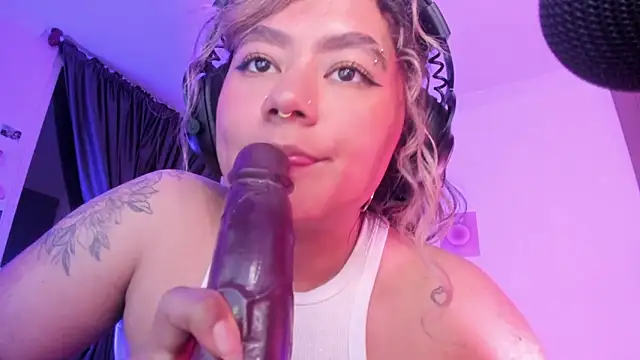StephaniFox webcam