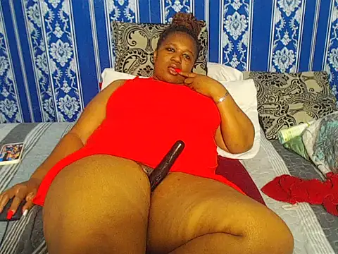 JUICEYLIPS333 webcam