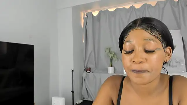 ConnieSmall24 webcam